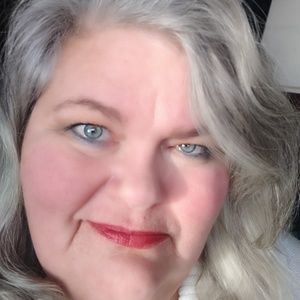 Meet your Posher, Laurie